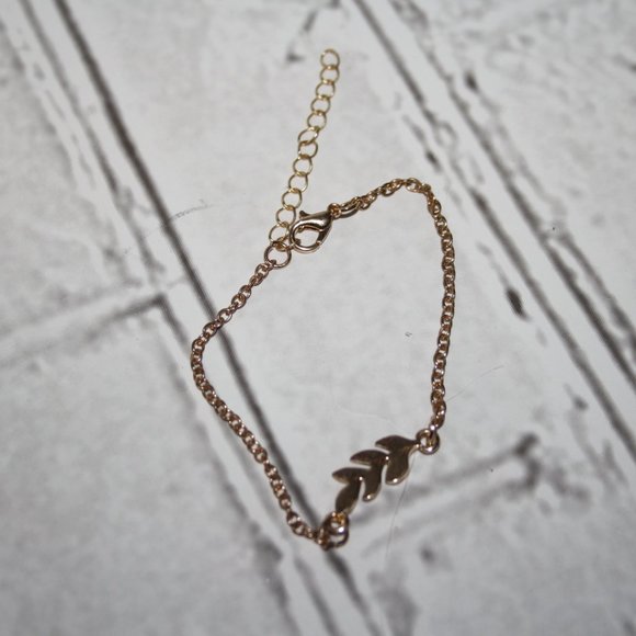 Beautiful gold leaf bracelet 7.5-9" - Picture 2 of 3